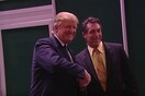 Τι ακριβώς προσπαθεί να πει ο Τραμπ μέσα από τις βάρβαρες χειραψίες του;