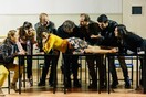 Έναν αιώνα πριν, στο «Φιντανάκι» ερωτεύονταν κι είχαν ανάλογα αδιέξοδα με σήμερα