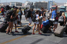 Σε εξέλιξη το τελευταίο μεγάλο κύμα φυγής στα νησιά - Συνωστισμός στα λιμάνια της Αττικής