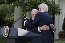 Όλοι γελάνε με την αγκαλιά του ινδού πρωθυπουργού στον Τραμπ