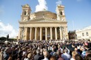Χιλιάδες άνθρωποι στην κηδεία της δολοφονημένης Ντάφνι Γκαλιζία στην Μάλτα
