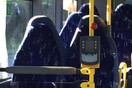 Περίγελος έγινε ξενοφοβική οργάνωση που πέρασε τα καθίσματα λεωφορείου για γυναίκες με μπούρκα