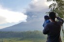 Ακυρώνονται πτήσεις στο Μπαλί - «Βράζει» το ηφαίστειο του Αγκούνγκ
