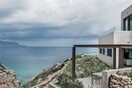 Μια επιβλητική κατοικία στην Κρήτη δεσπόζει πάνω από το φαράγγι του Αποκόρωνα