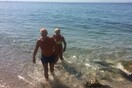 Κι όμως κάποιοι κολυμπάνε στα μολυσμένα νερά παρά την απαγόρευση