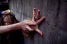Έκθεση- κόλαφος για τα κορίτσια σε Κολομβία, Ουγκάντα και Ισπανία: Η βία εναντίον τους είναι αποδεκτή και δεδομένη λόγω φύλου