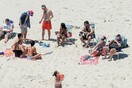 Ο κυβερνήτης του Νιου Τζέρσεϊ «απολαμβάνει» μαζί με την οικογένεια του την τεράστια παραλία που έκλεισε για το κοινό