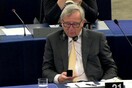 Ο Γιούνκερ αποκαλύπτει το «όχι έξυπνο» κινητό του