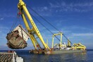 Εντυπωσιακές φωτογραφίες από την ανέλκυση του ναυαγισμένου πλοίου Cabrera στην Άνδρο