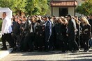 Θρήνος στην κηδεία των δύο μικρών αγοριών στη Νέα Σμύρνη