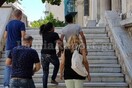 Ελεύθεροι οι γονείς του μωρού που κατάπιε ναρκωτικό χάπι - Τι υποστήριξαν στην απολογία τους
