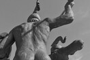 Εύθυμοι Σαλαμινομάχοι στο λυπημένο νησί