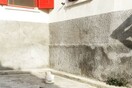 Σε δρόμο της Μυτιλήνης συμπυκνώνεται η Ελλάδα που δεν αντέχουμε πια