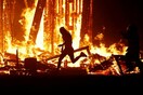 Εικόνες σοκ στο φεστιβάλ Burning Man - Ένας άντρας πήδηξε στις φλόγες μπροστά σε χιλιάδες συμμετέχοντες