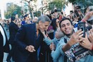 Η απίστευτη γιαγιά-θαυμάστρια που άρπαξε τον Τζορτζ Κλούνεϊ από το πρόσωπο