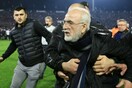 Τον γύρο του κόσμου κάνουν οι εικόνες του Σαββίδη με το όπλο στο γήπεδο