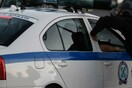Ζεφύρι: Εισέβαλαν σε καφενείο και λήστεψαν το ταμείο αλλά και τους θαμώνες