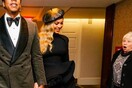 Η Beyoncé ανέβασε φωτογραφία από τα Γκράμι αλλά όλοι μιλούν για αυτήν την γυναίκα στα δεξιά
