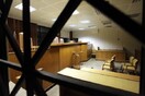Απίστευτες σκηνές σε δίκη στο Βόλο - 20χρονος καταδικάστηκε για βία σε 16χρονη έγκυο και εκείνη έκλαιγε να τον αφήσουν ελεύθερο