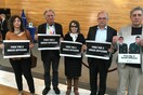«Free The 2 Greek Officers»: Έλληνες ευρωβουλευτές διαμαρτύρονται για την κράτηση των δύο στρατιωτικών