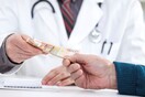 Συνελήφθη επ' αυτοφόρω γιατρός να παίρνει «φακελάκι» σε δημόσιο νοσοκομείο της Αττικής