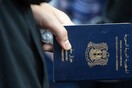Spiegel: Εμπόριο με προσφυγικά έγγραφα στην Ελλάδα