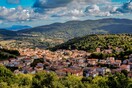 Μία ειδυλλιακή πόλη της Σαρδηνίας πουλάει τα άδεια σπίτια της για €1 (αλλά υπάρχει μία «παγίδα»)