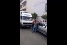 Κάτοικοι στα Χανιά σήκωσαν στα χέρια ΙΧ που είχε διπλοπαρκάρει και εμπόδιζε την κυκλοφορία