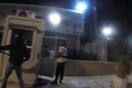 Σάλος με τον αστυνομικό που δεν αντιδρά καθόλου κατά την έφοδο του Ρουβίκωνα στην πρεσβεία του Ιράν