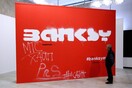 Ξαφνιασμένος και ενοχλημένος ο Banksy «αδειάζει» έκθεση έργων του στη Μόσχα