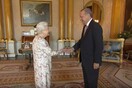 Ο Ερντογάν και η Εμινέ στη βασίλισσα - Φωτό και βίντεο με το προεδρικό ζεύγος στο Παλάτι