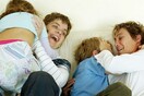 Επιστημονικό συμβούλιο Βουλής για αναδοχή: Όχι στο διαχωρισμό γονιών σε ομόφυλα και ετερόφυλα ζευγάρια