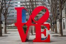 Ο Robert Indiana, ο καλλιτέχνης του πασίγνωστου LOVE, πέθανε στα 89 του