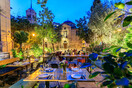 Καλοκαίρι στην πλατεία του By the glass