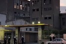 Περίπου 600 μετανάστες, αναμέσά τους και ανήλικοι, απομακρύνθηκαν από τα δύο παλιά εργοστάσια στην Πάτρα