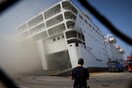 Συνεχίζεται το έργο της κατάσβεσης στο «Ελ. Βενιζέλος» - Βγάζουν φορτηγά από το γκαράζ