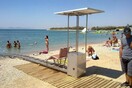 Δεκάδες δήμοι θα τοποθετήσουν μηχανισμούς σε θάλασσες και παραλίες για ΑμΕΑ και εμποδιζόμενα άτομα