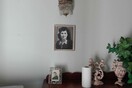 «Αδειάζει το σπίτι της μάνας μου»: Η Όλια Λαζαρίδου διαβάζει δύο ποιήματα του Πέτρου Μπιρμπίλη