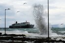 Θυελλώδεις άνεμοι: Προβλήματα στις ακτοπλοϊκές συγκοινωνίες - Απαγορευτικό απόπλου από Ραφήνα και Λαύριο