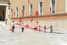 Ανάληψη ευθύνης από Ρουβίκωνα: Γέμισαν κόκκινη μπογιά τη Βουλή - Δείτε φωτογραφίες από την επίθεση