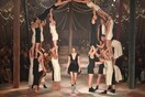 Ο Dior έστησε ένα γυναικείο τσίρκο με ακροβάτες και διασημότητες στο Παρίσι