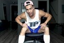 Μια 17χρονη δημοσίευσε βίντεο με γνωστό YouTuber να την κακοποιεί - Η αστυνομία τον συνέλαβε χθες