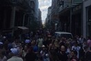 O πανικός στη Ερμού μετά το σεισμό στη Αττική - Χιλιάδες στο δρόμο ενώ η Αθήνα ήταν χωρίς ρεύμα