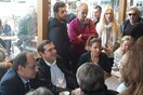 Πολλά σχόλια για την απάντηση Τσίπρα σε πυρόπληκτη στο Μάτι: Και να έπαιρνες 2.000 ευρώ θα τα σπατάλαγες