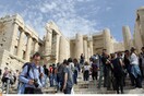 Handelsblatt: Γιατί ο ελληνικός τουρισμός κινδυνεύει να έχει την τύχη του Ικάρου