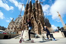 Βαρκελώνη χωρίς τουρίστες: Οι πολίτες απολαμβάνουν τη γαλήνη και φοβούνται για το μέλλον