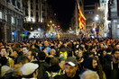 Λαοθάλασσα διαδηλωτών στη Βαρκελώνη - Γιατί πέταξαν μπάλες στους αστυνομικούς
