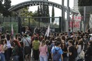 Διαμαρτυρία καθηγητών έξω από το υπουργείο Παιδείας
