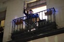 Τα μπαλκόνια του κορωνοϊού - Εκεί που τραγουδούν, διαμαρτύρονται, επικοινωνούν και ζουν οι γειτονιές