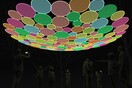 Χούλα χουπ και υφασμάτινα πλέγματα: ένα εντυπωσικό installation φωτός που στολίζει τους δρόμους της Georgetown